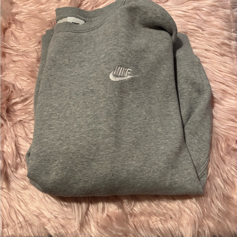 Nike Men's Crewneck in Heather Gray
